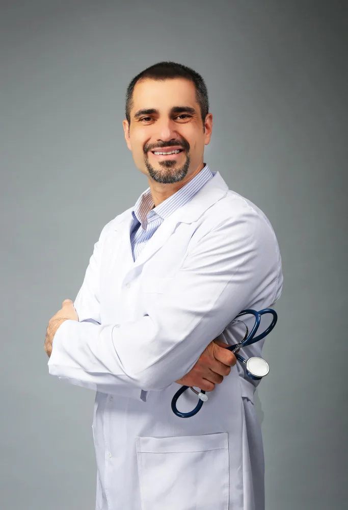 dr-gabriel-cardenas-cirujano-general-y-laparoscopista-en-tijuana.webp